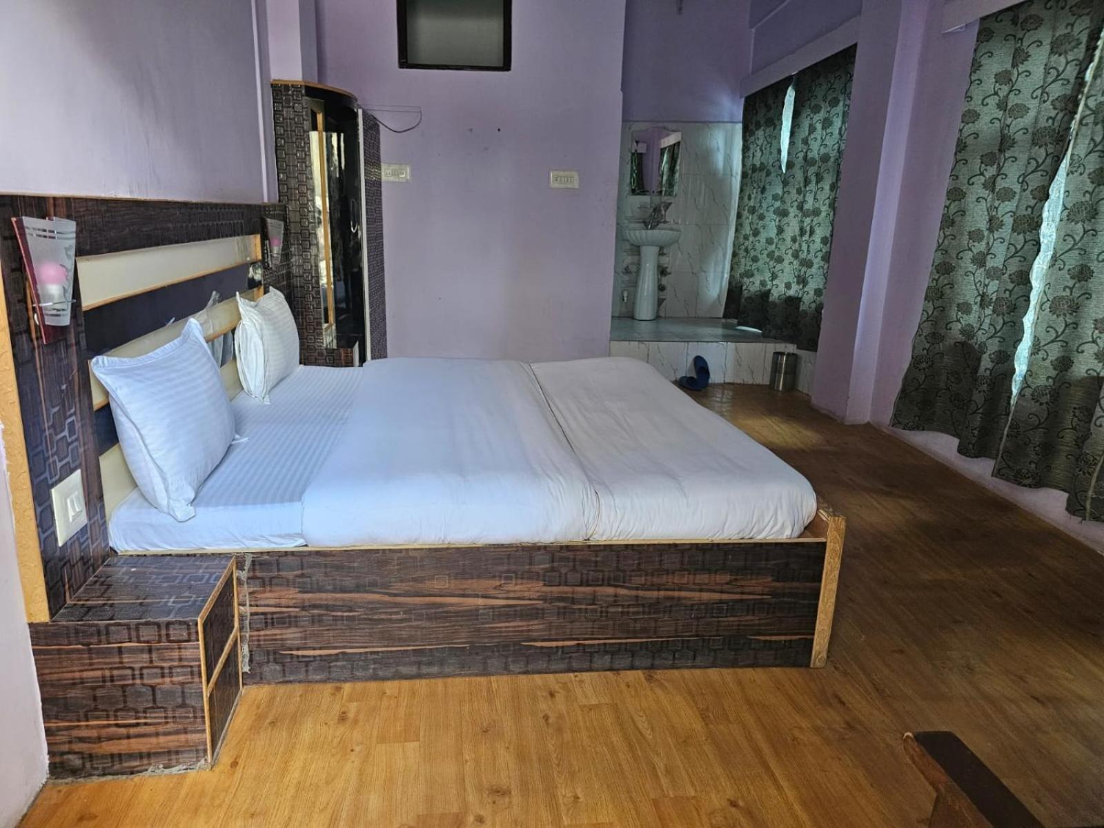 Hotel Afzal And Restaurant 카르길 외부 사진
