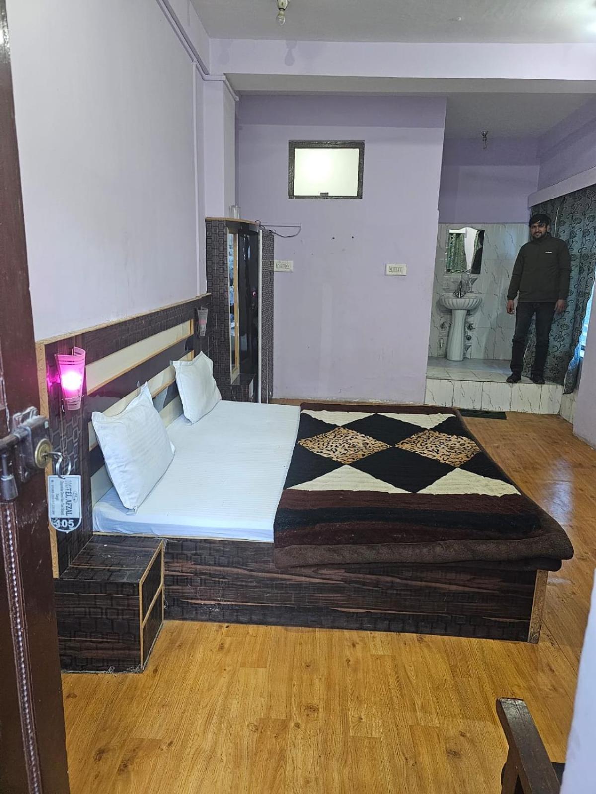 Hotel Afzal And Restaurant 카르길 외부 사진